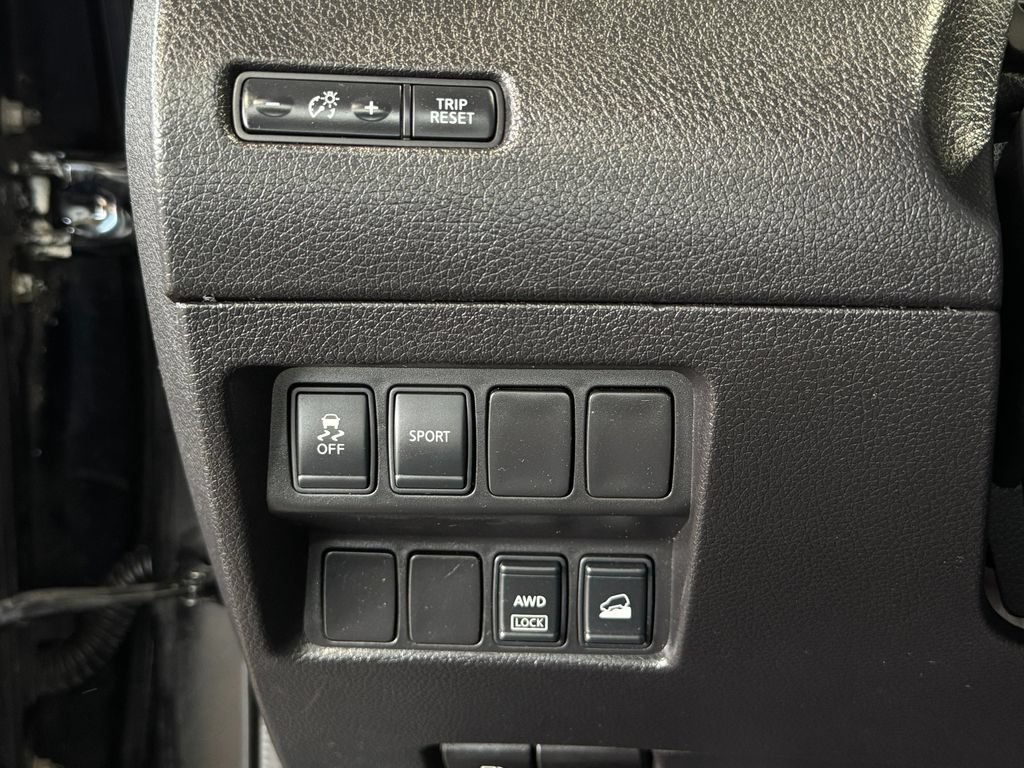 Used 2014 Nissan Rogue SV AWD/4WD image 18