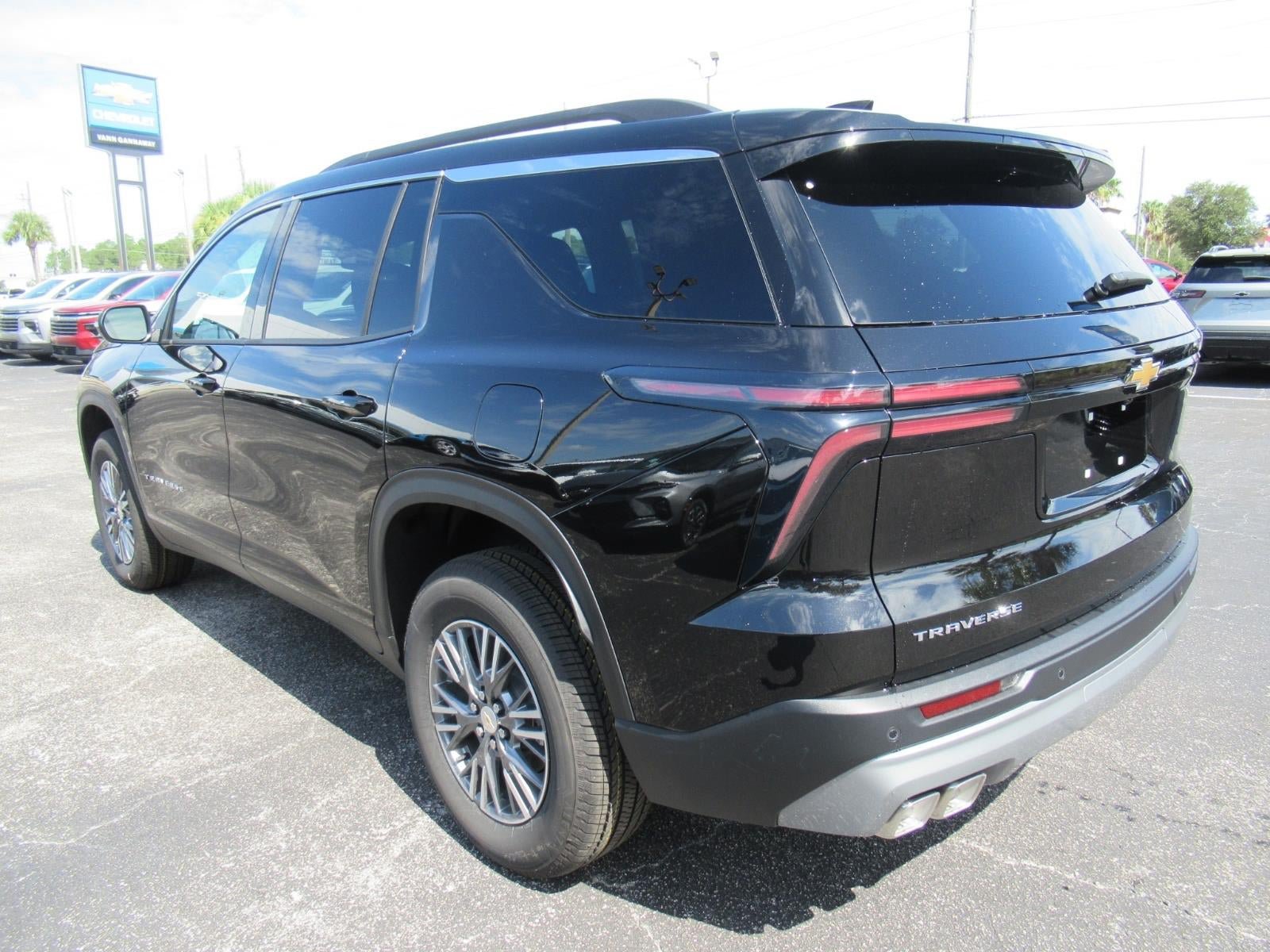 New 2027 Chevrolet Traverse LT FWD image 7