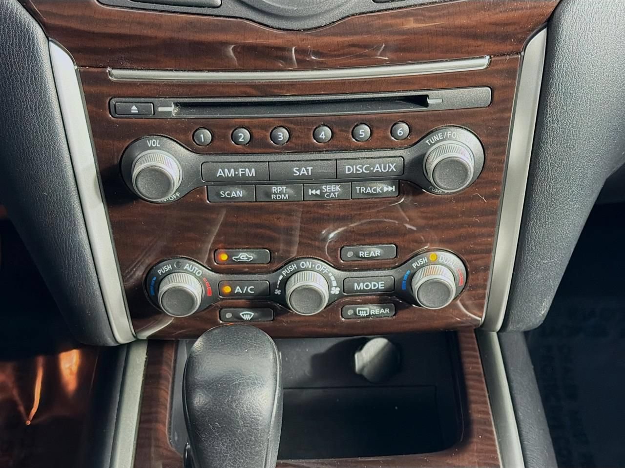 Used 2015 Nissan Pathfinder Platinum w/ Family Entertainment Package AWD/4WD image 17