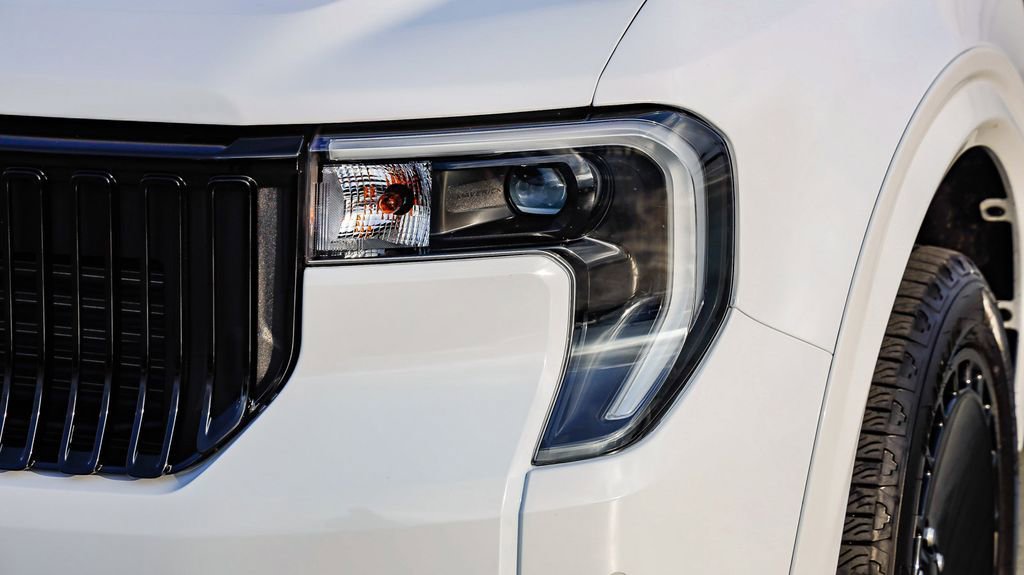 Used 2025 Ford Maverick Lobo image 5