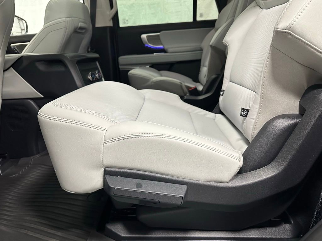 Used 2025 Ford Expedition Platinum image 42