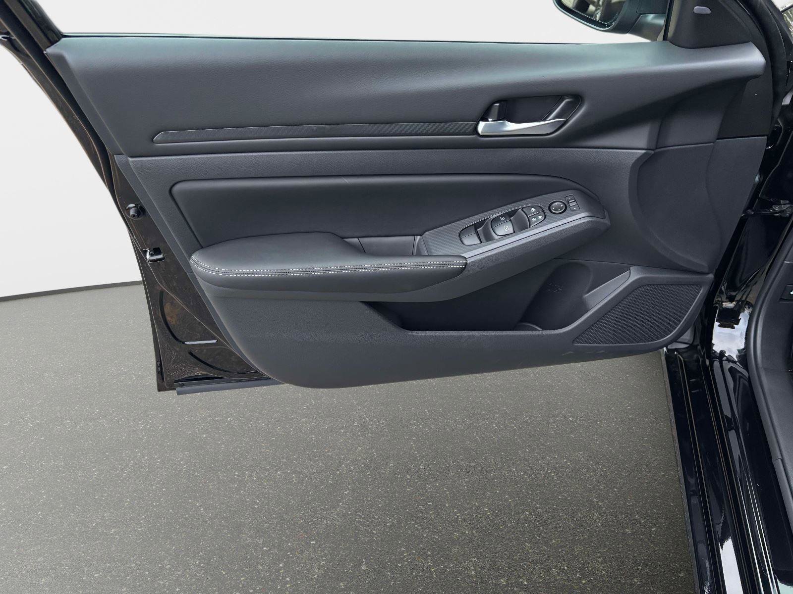 New 2025 Nissan Altima 2.5 SV image 16