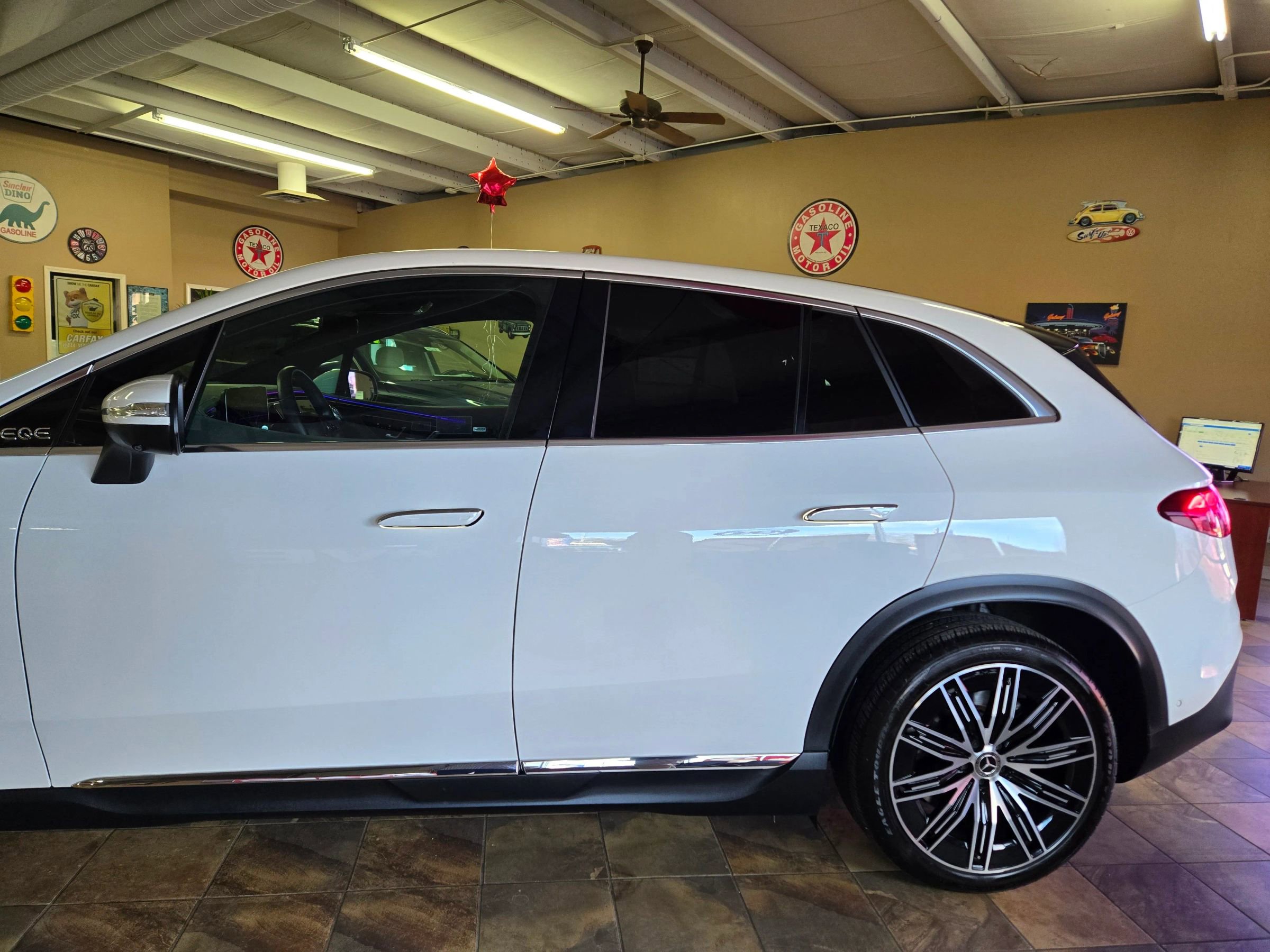 Used 2023 Mercedes-Benz EQE 500 4MATIC SUV image 9