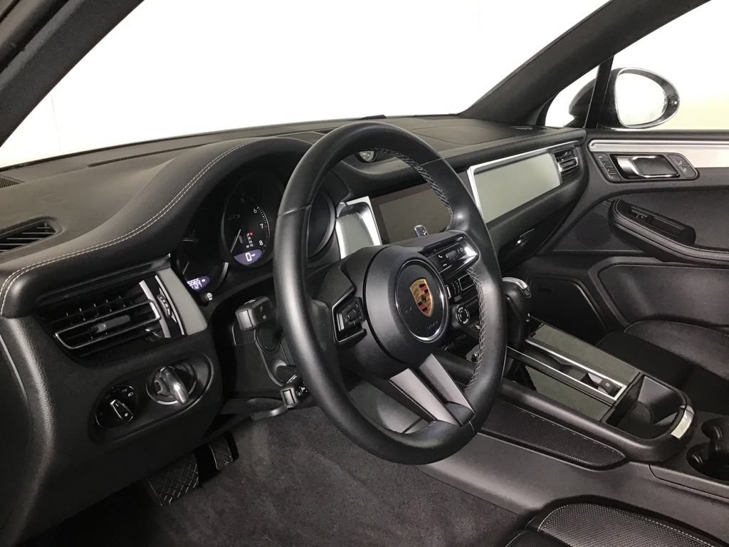 Certified 2023 Porsche Macan GTS w/ Premium Package Plus AWD/4WD image 4