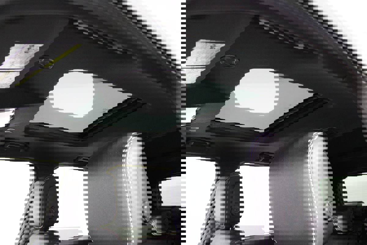 Used 2022 Land Rover Discovery S R-Dynamic image 10