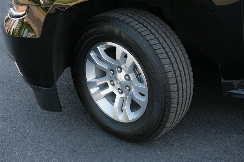 Used 2020 Chevrolet Suburban LS RWD image 3