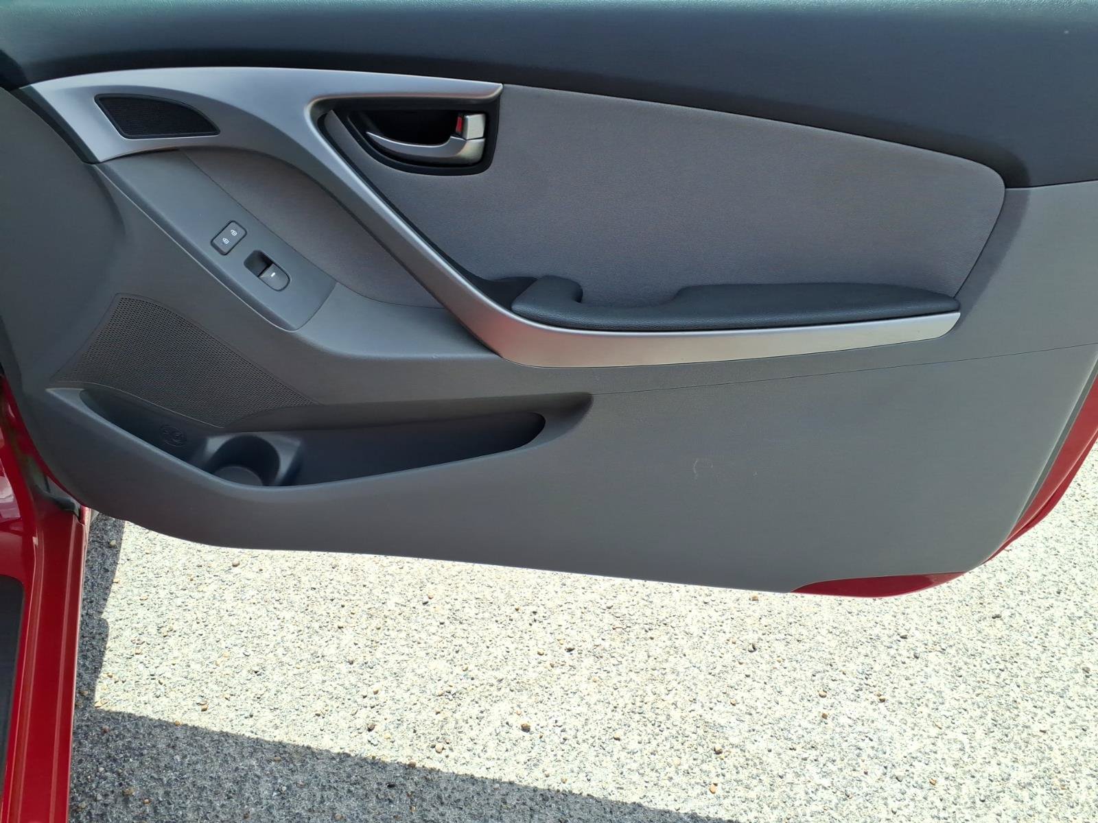Used 2013 Hyundai Elantra FWD image 19