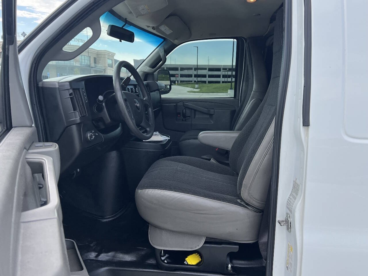 Used 2019 GMC Savana 2500 w/ Driver Convenience Package RWD image 9