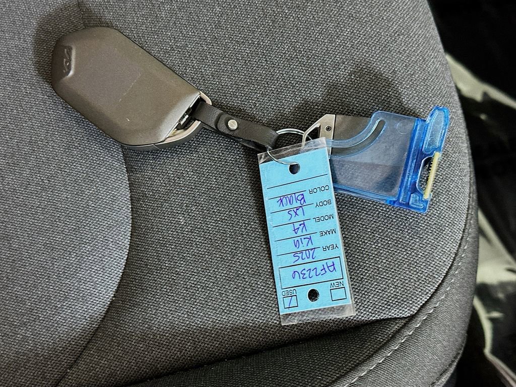 Used 2025 Kia K4 LXS image 31