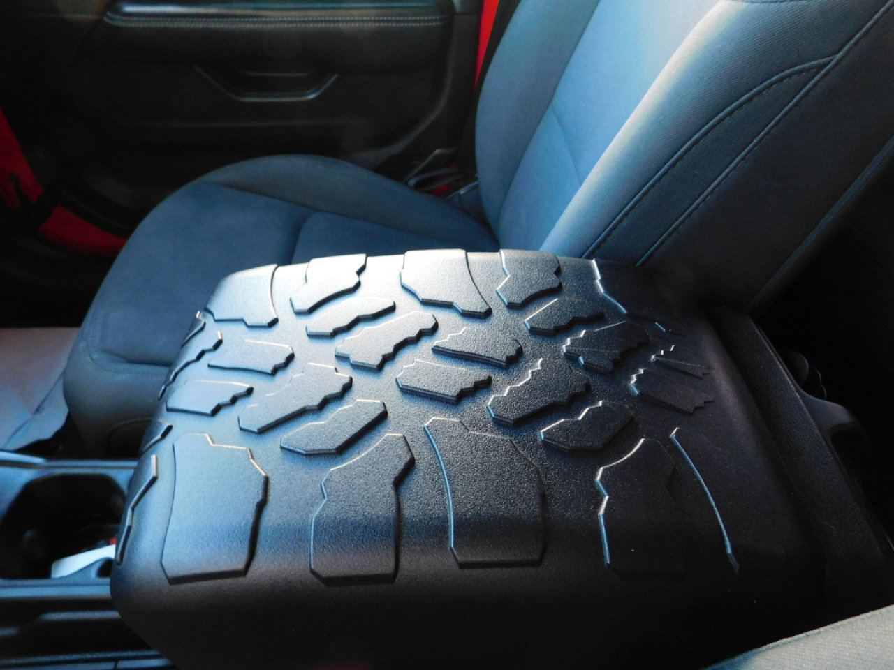 Used 2018 Jeep Wrangler Unlimited Sahara w/ Uconnect 4C Nav & Sound Group image 17