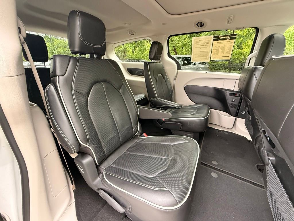 Used 2022 Chrysler Pacifica Limited FWD image 40