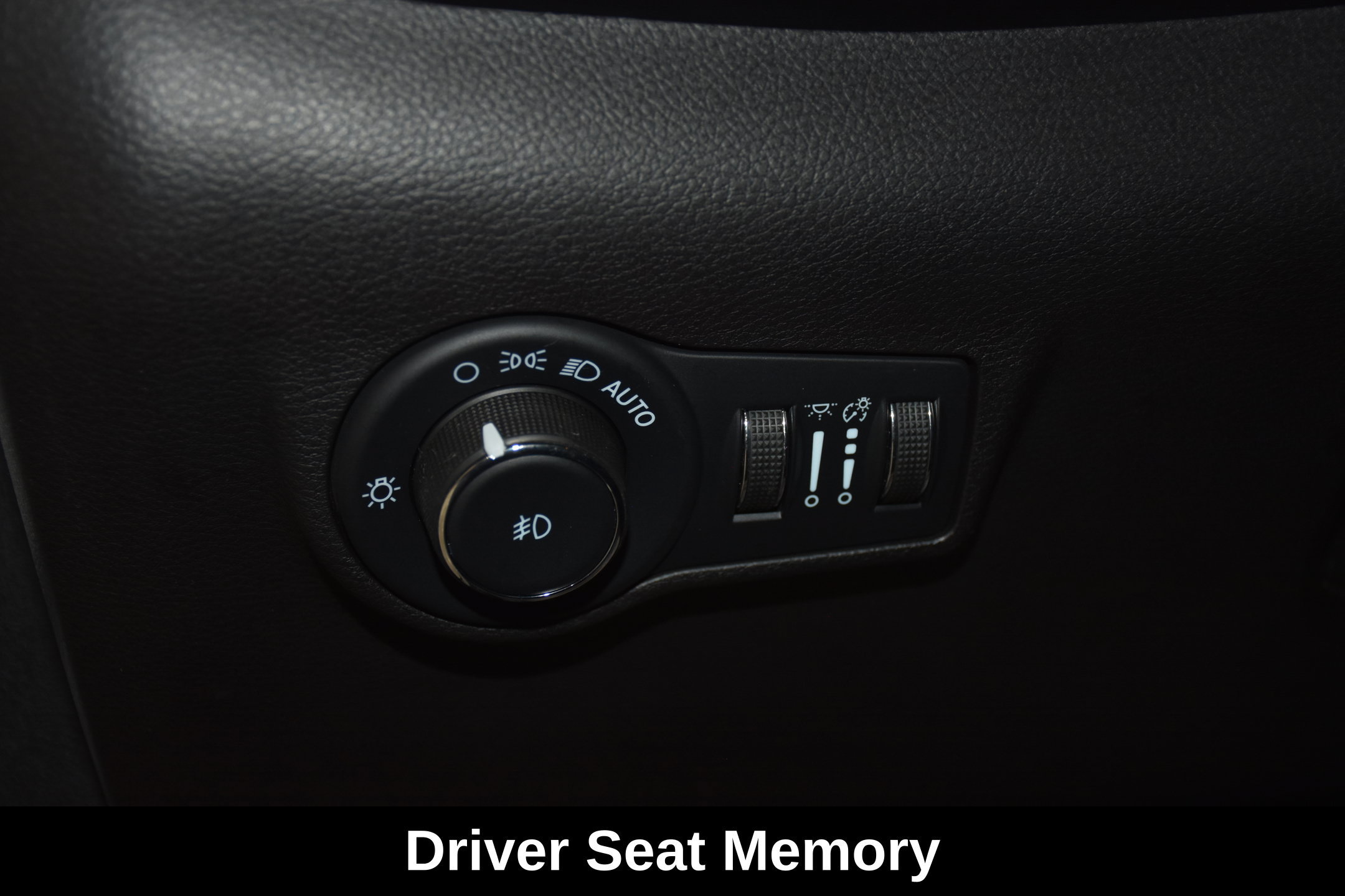 Used 2023 Jeep Compass Limited w/ Elite Group AWD/4WD image 12