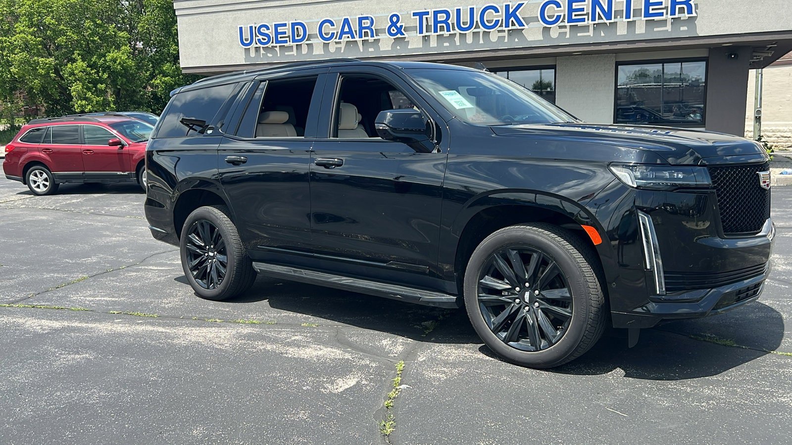 Used 2024 Cadillac Escalade Sport image 2
