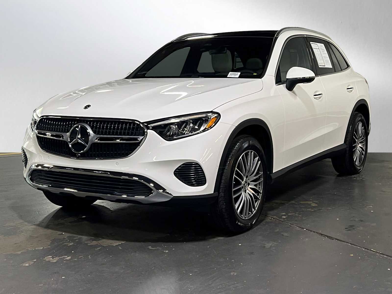 Used 2025 Mercedes-Benz GLC 300 4MATIC image 7