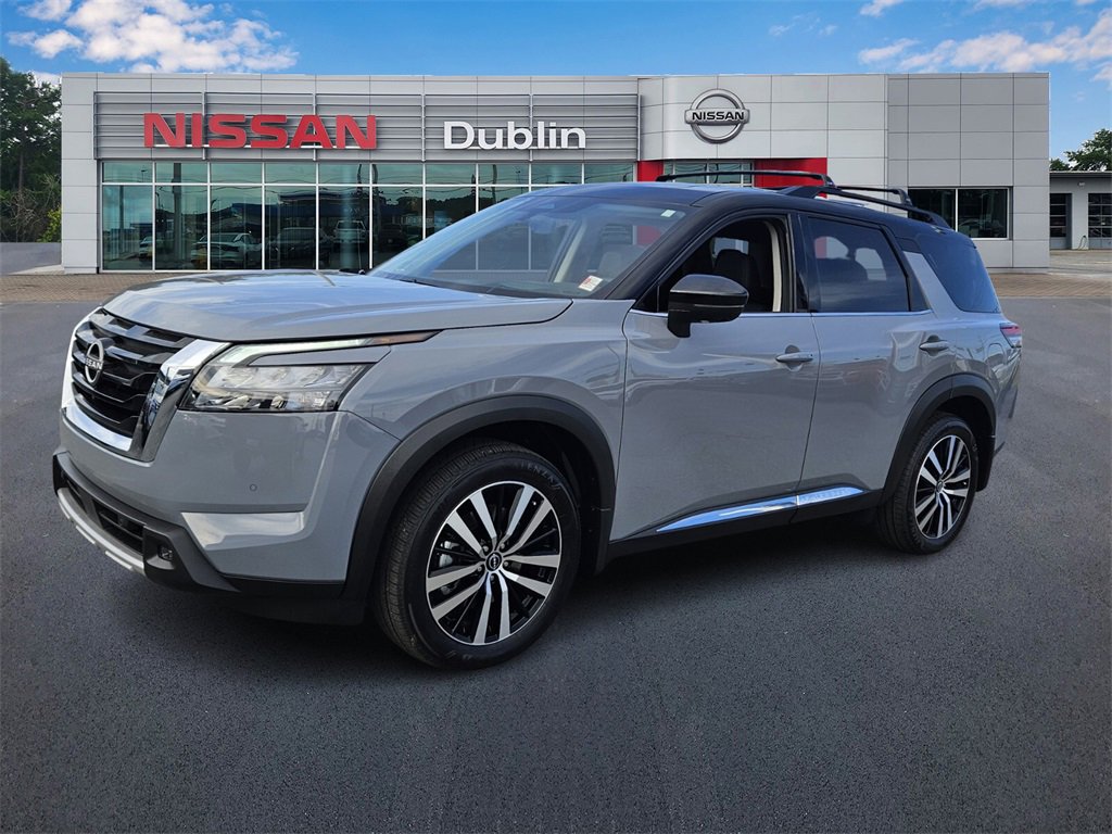 New 2025 Nissan Pathfinder Platinum image 1