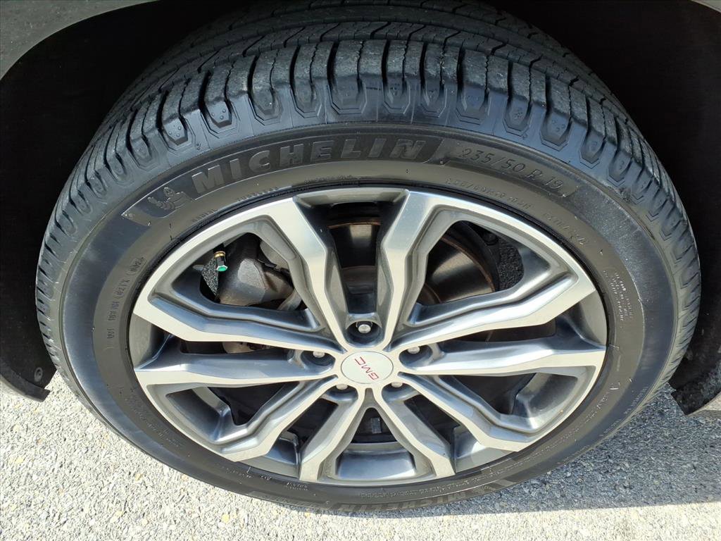 Used 2020 GMC Terrain Denali w/ Denali Premium Package FWD image 9