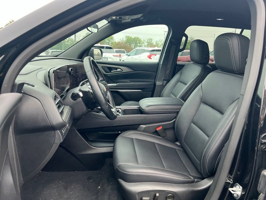 Used 2025 Chevrolet Traverse LT w/ Sun and Wheel Package AWD/4WD image 8