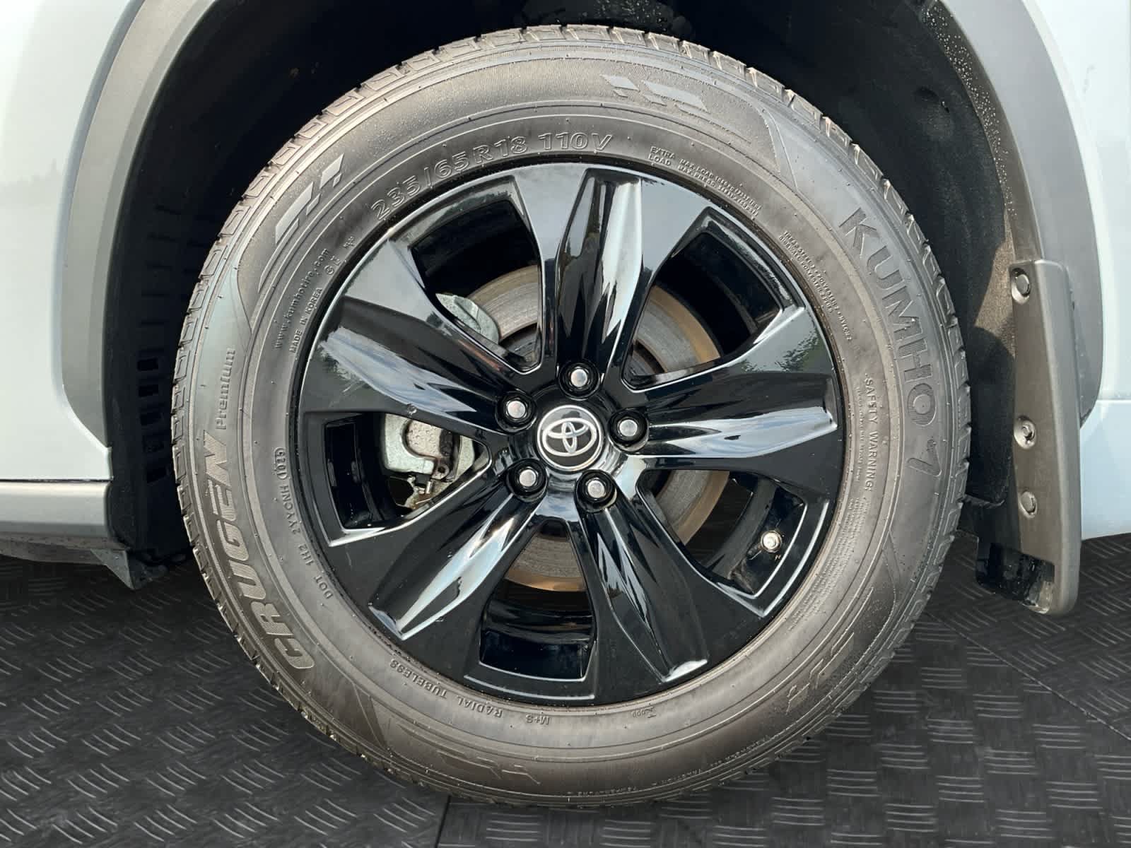 Used 2023 Toyota Highlander Bronze Edition FWD image 10
