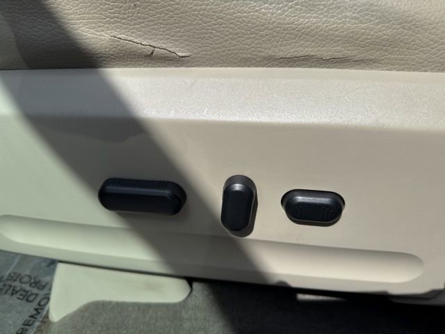 Used 2011 Ford Expedition XLT w/ Leather Seating Pkg image 11