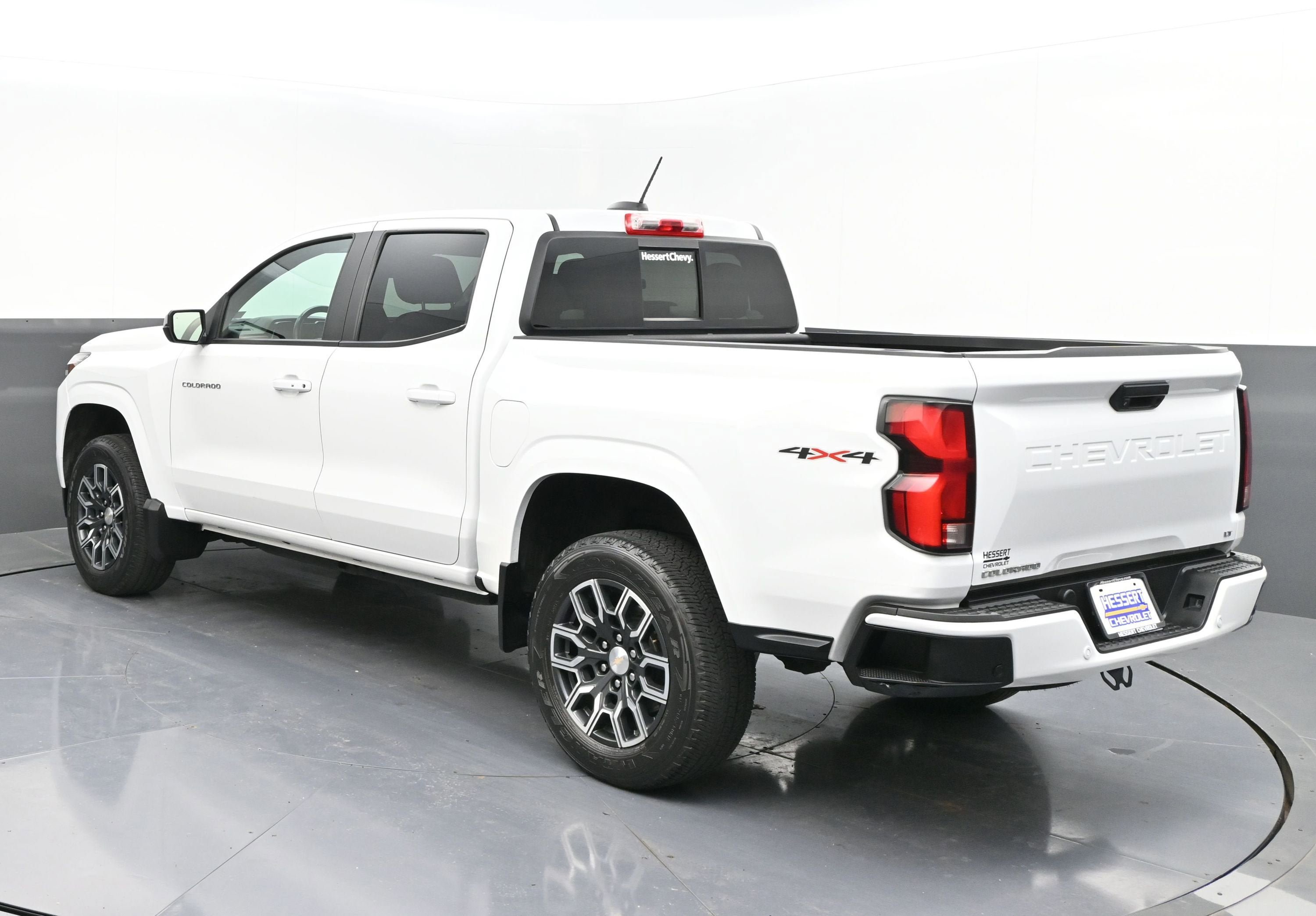 Used 2023 Chevrolet Colorado LT w/ LT Convenience Package III AWD/4WD image 5