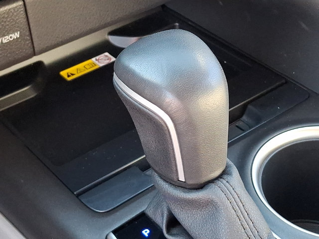 Used 2022 Toyota Camry XLE FWD image 14