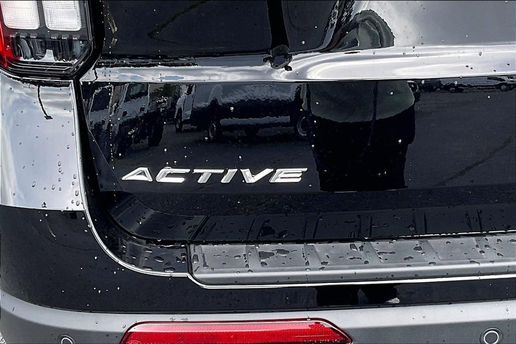 New 2026 Ford Explorer Active RWD image 9