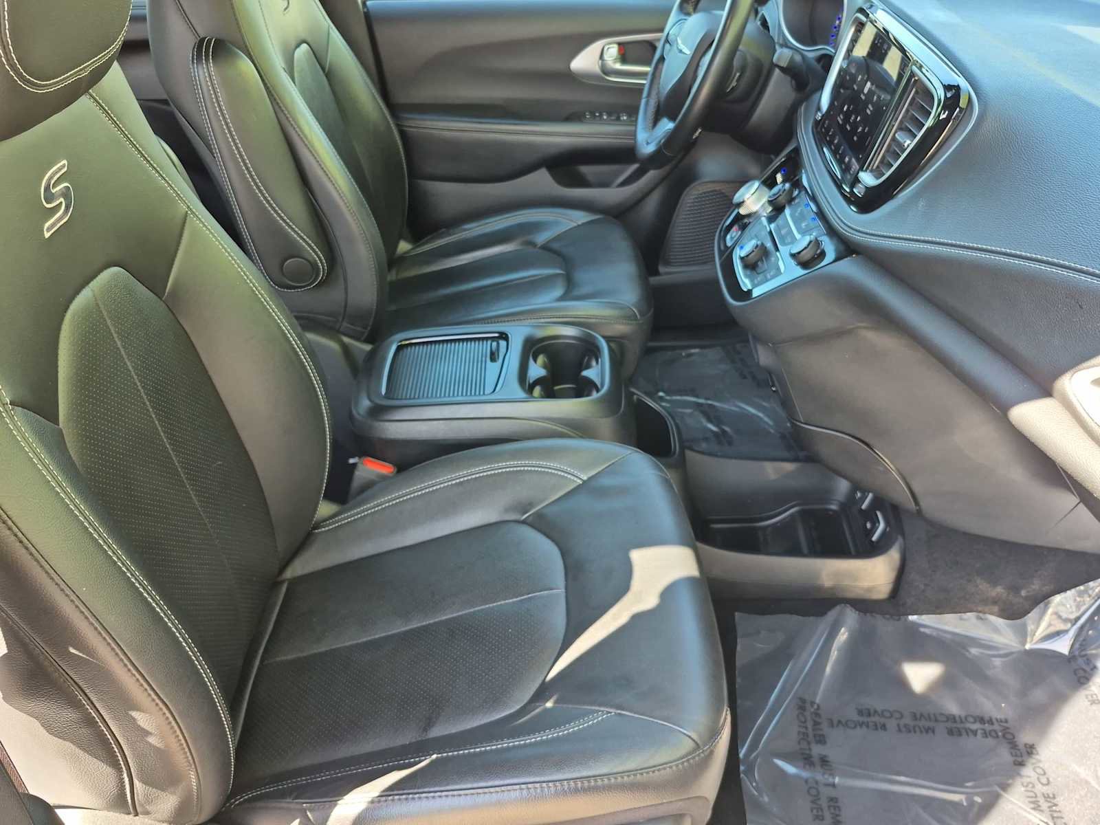 Used 2021 Chrysler Pacifica Touring-L w/ S Appearance Package image 16