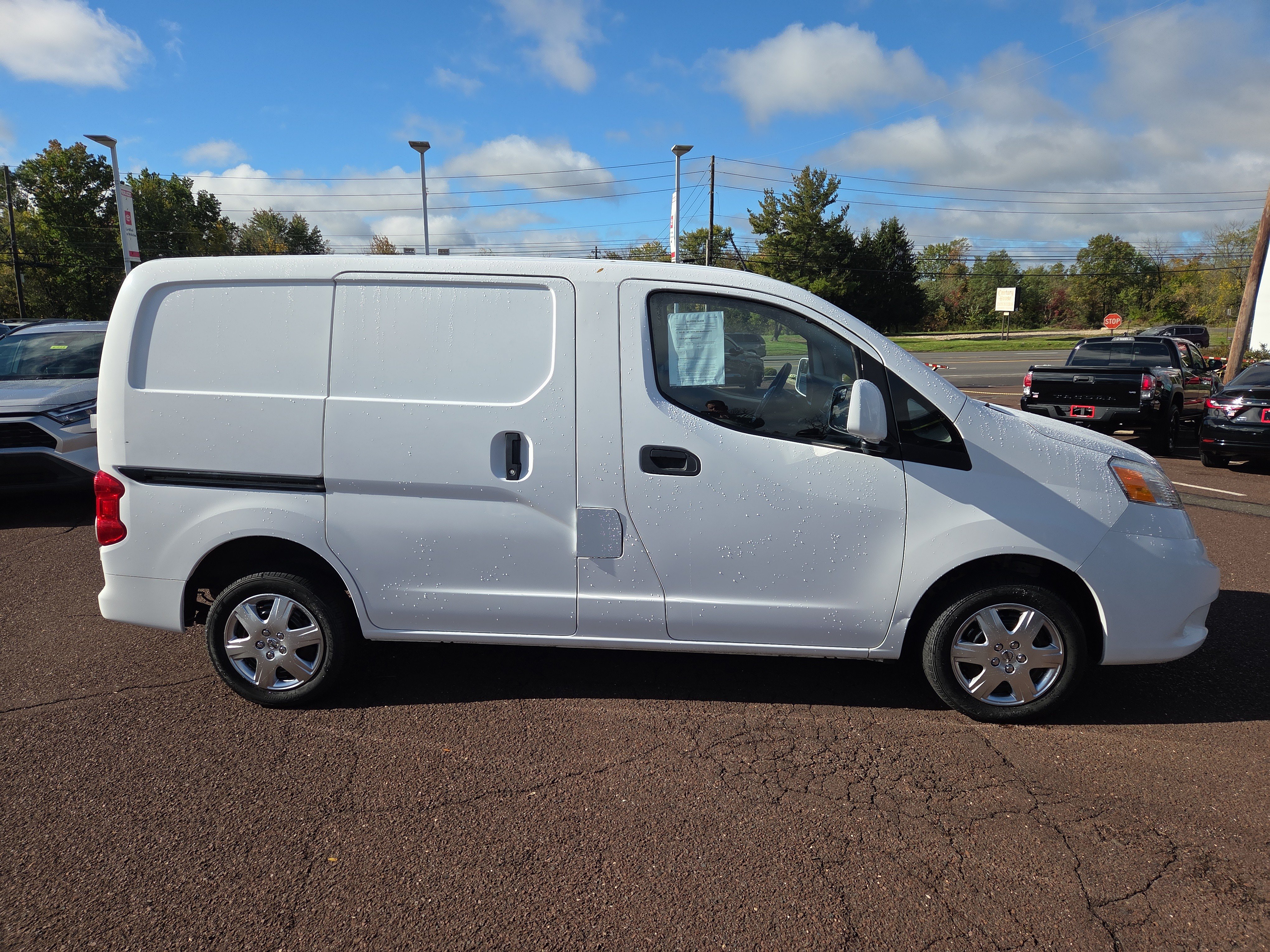 Used 2017 Nissan NV200 SV FWD image 2