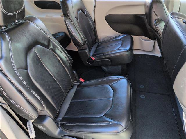 Used 2024 Chrysler Pacifica Touring-L image 20