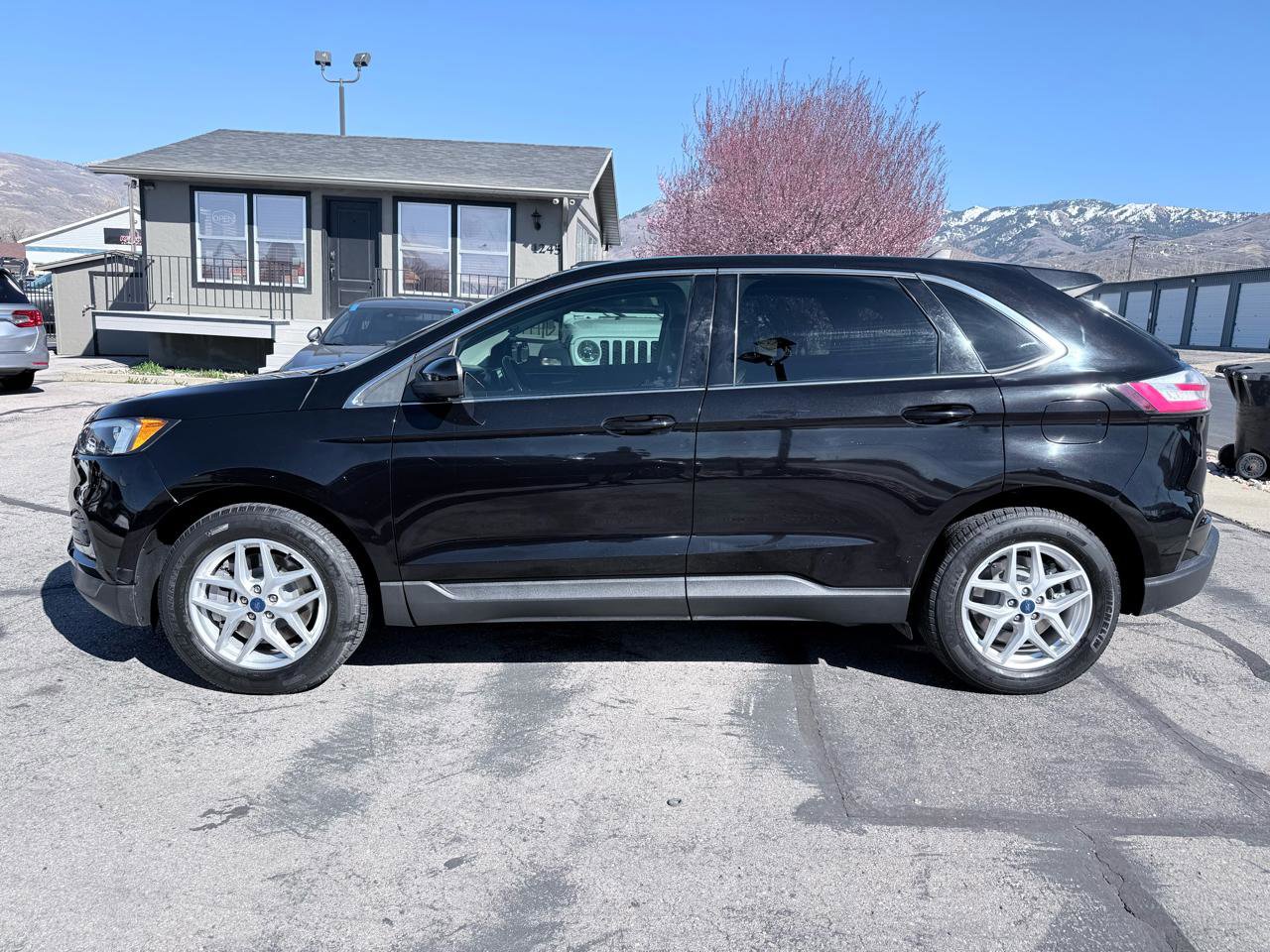 Used 2022 Ford Edge SEL w/ Convenience Package AWD/4WD image 2