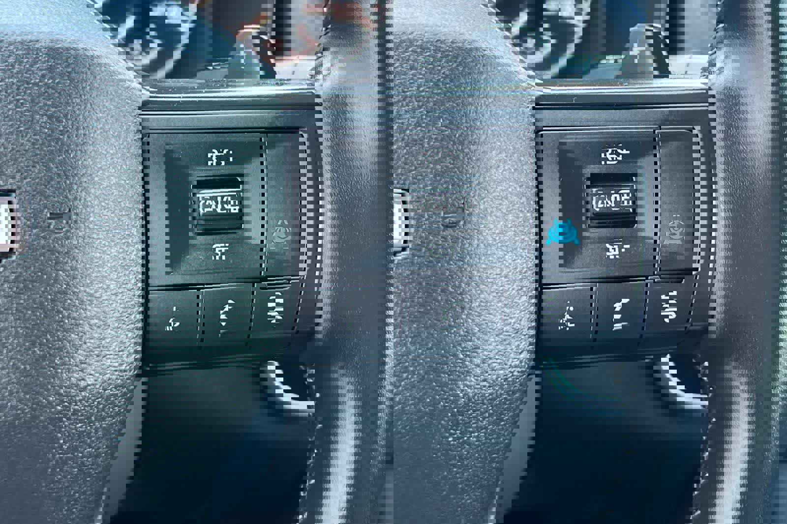 Used 2025 Nissan Rogue SV image 30