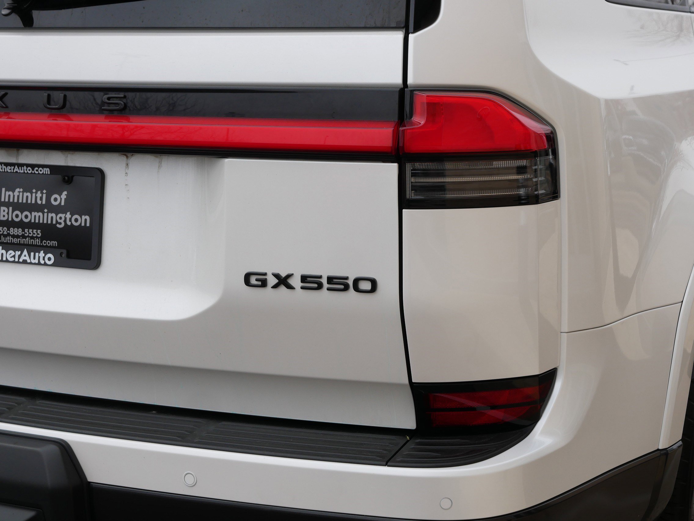 Used 2024 Lexus GX 550 w/ Accessory Package (2T) image 17