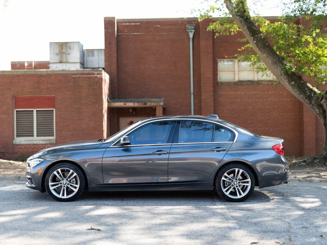 Used 2017 BMW 330i Sedan RWD image 11