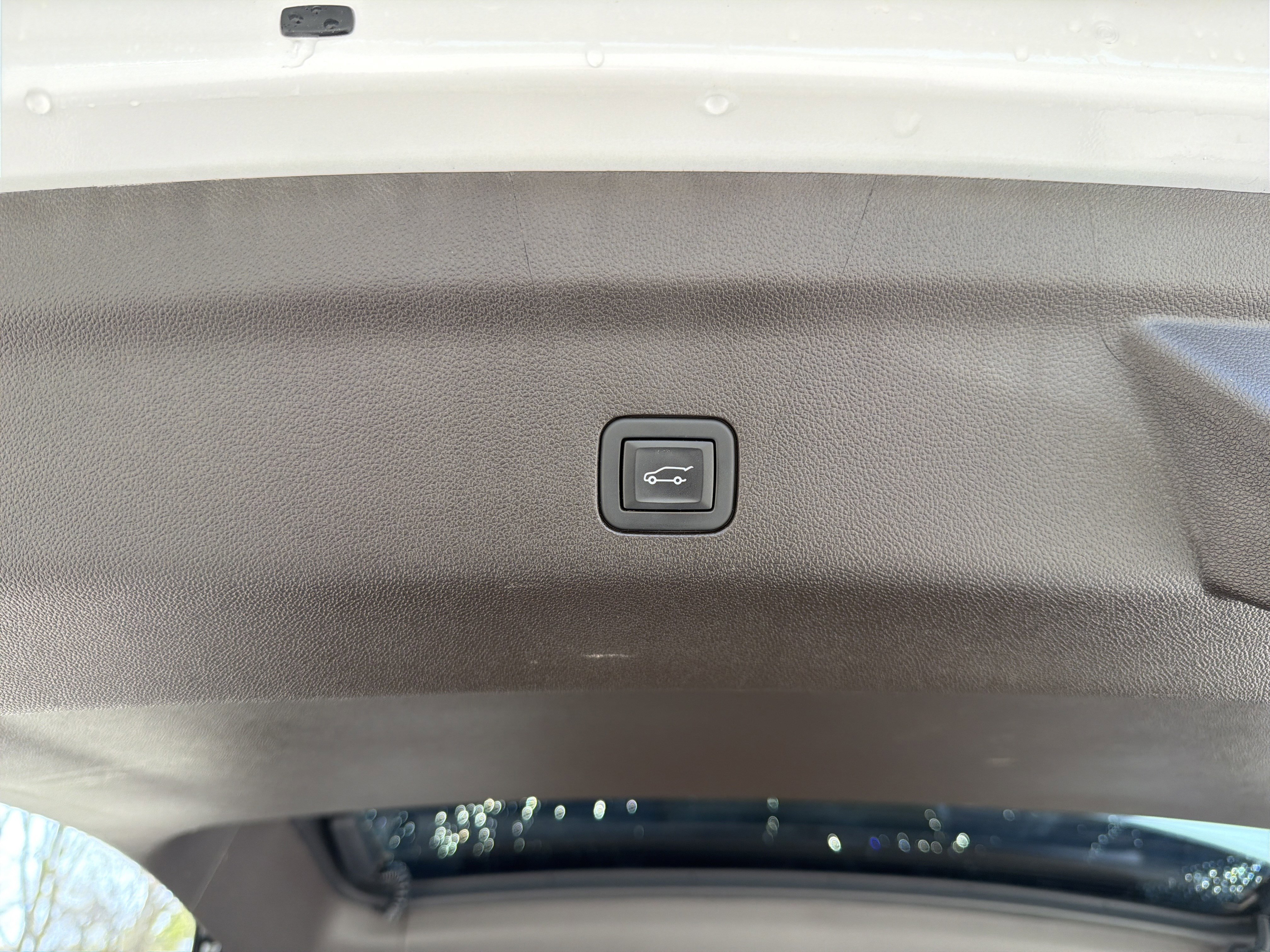 Used 2024 GMC Yukon SLT w/ SLT Luxury Package image 23