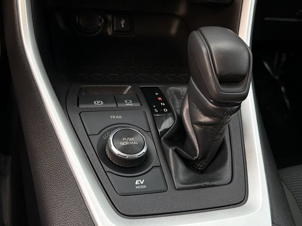 Used 2022 Toyota RAV4 LE AWD/4WD image 29