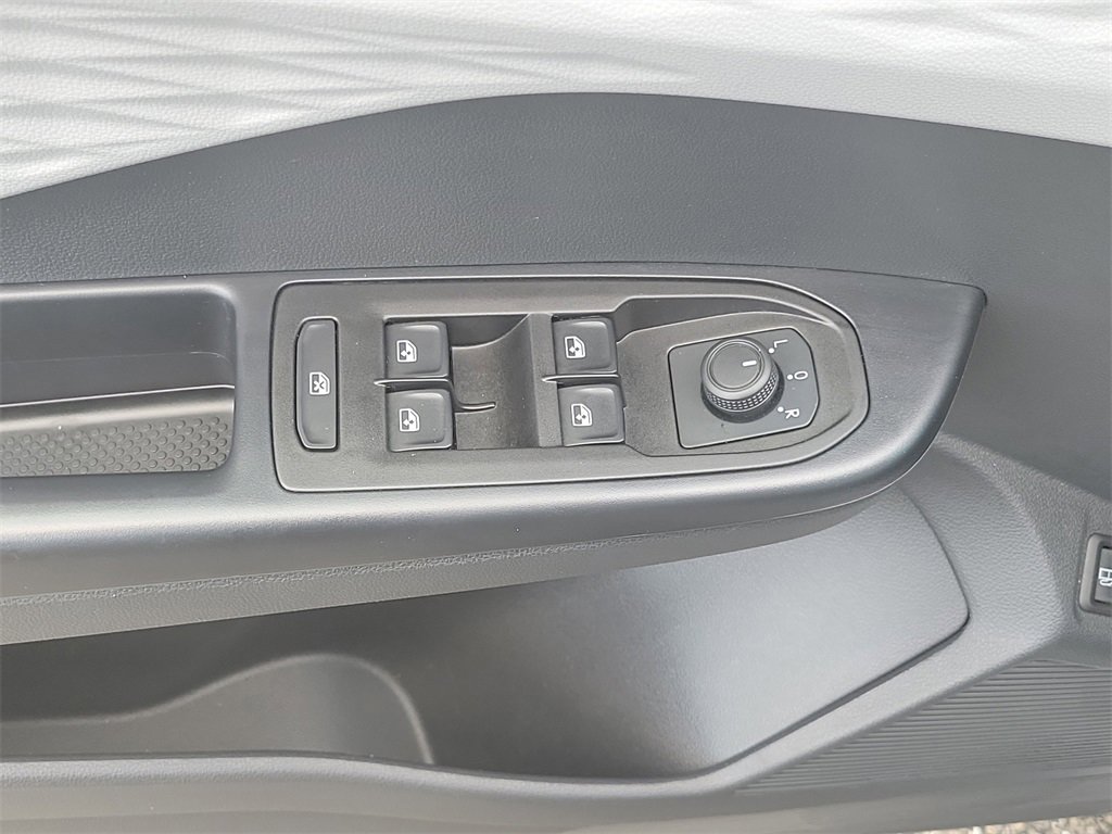 Used 2024 Volkswagen Taos S image 17