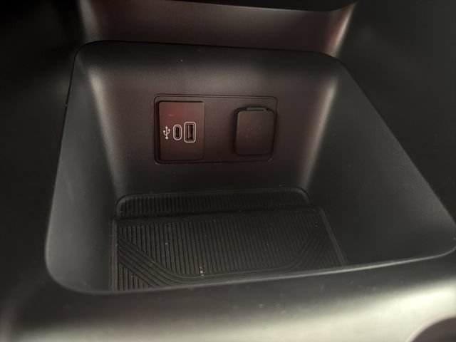 Used 2026 Ford Explorer Active RWD image 9