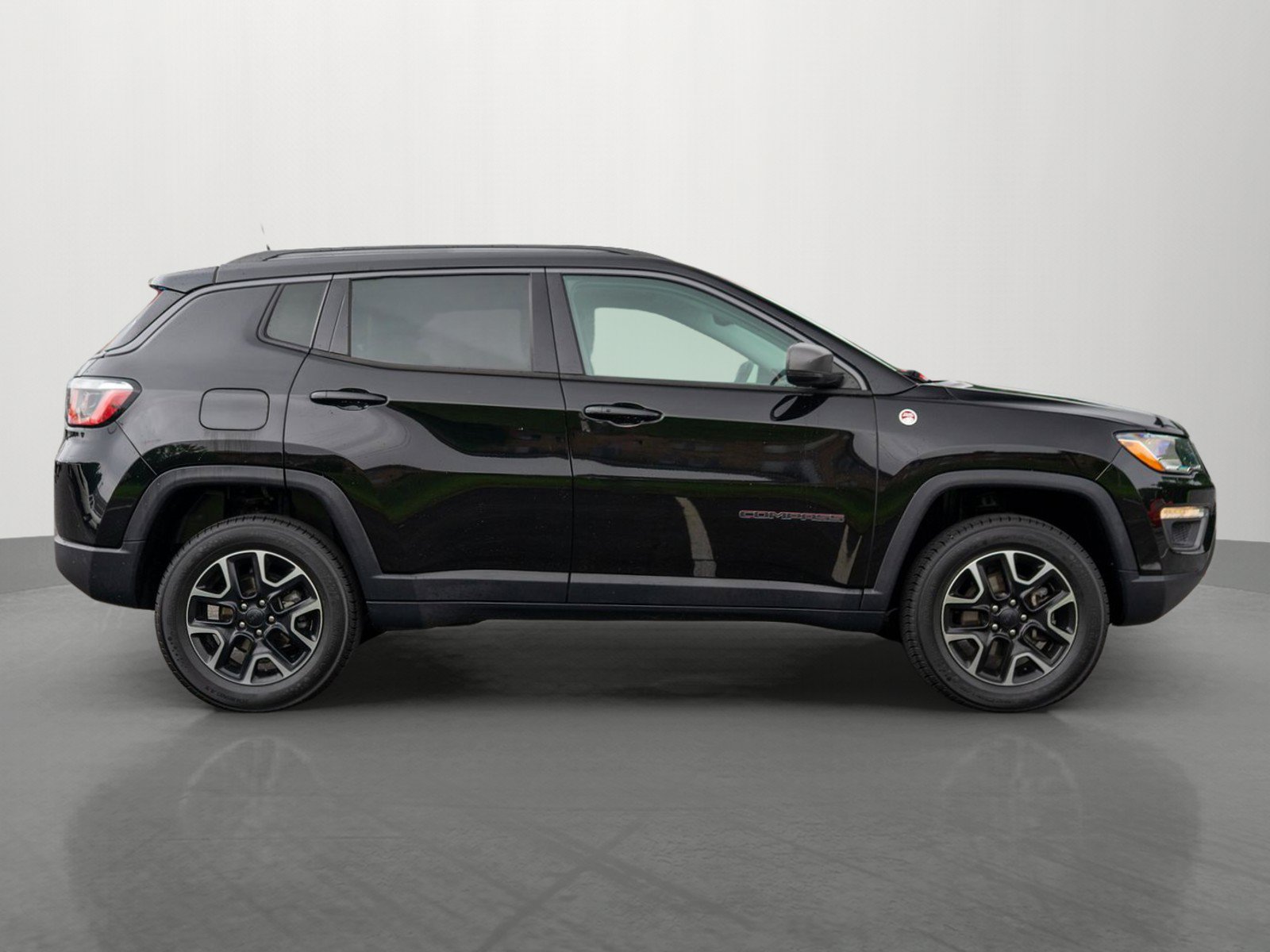 Used 2019 Jeep Compass Trailhawk w/ Cold Weather Group AWD/4WD image 8