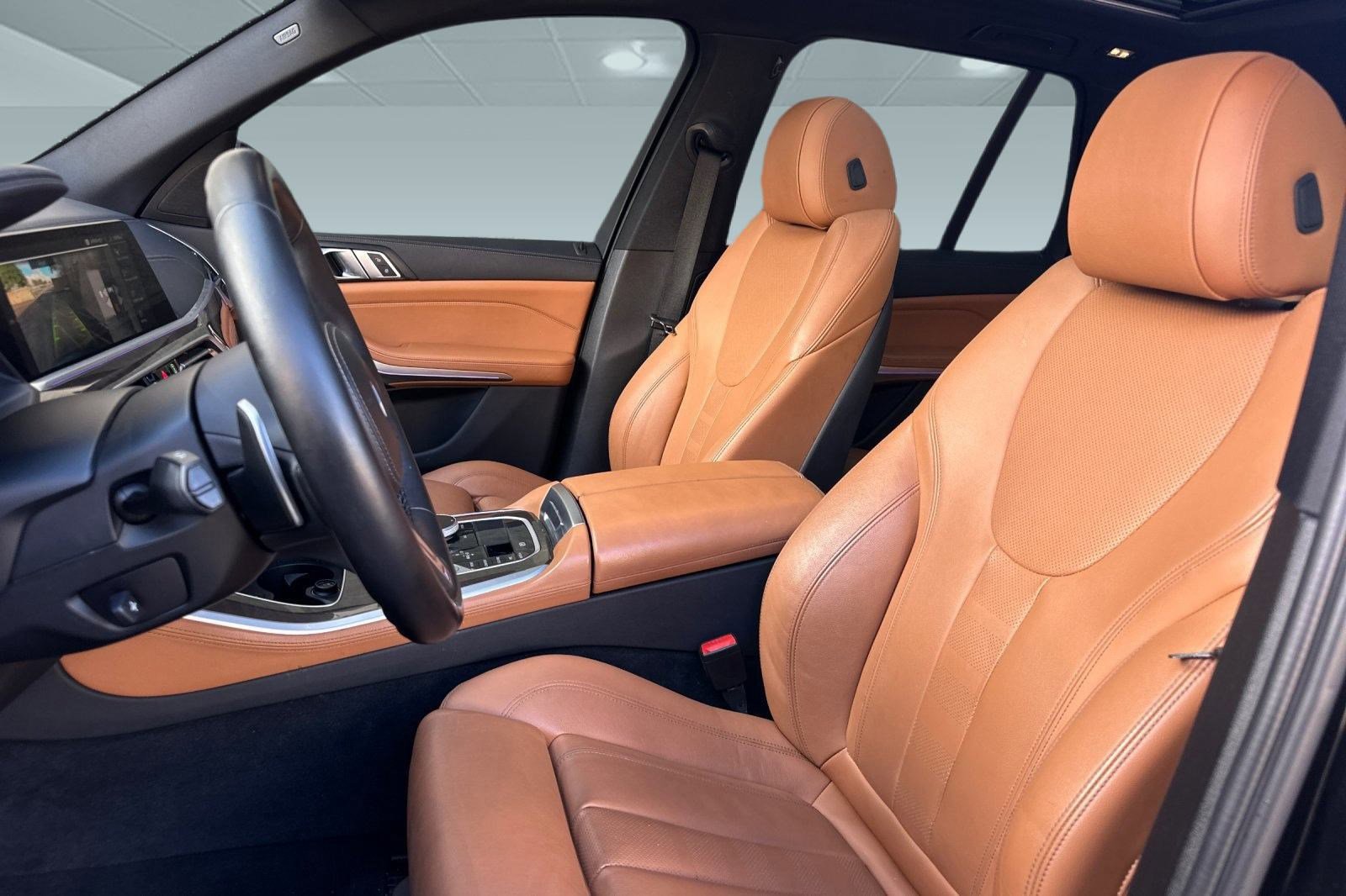 Used 2022 BMW X5 xDrive40i w/ M Sport Package image 5