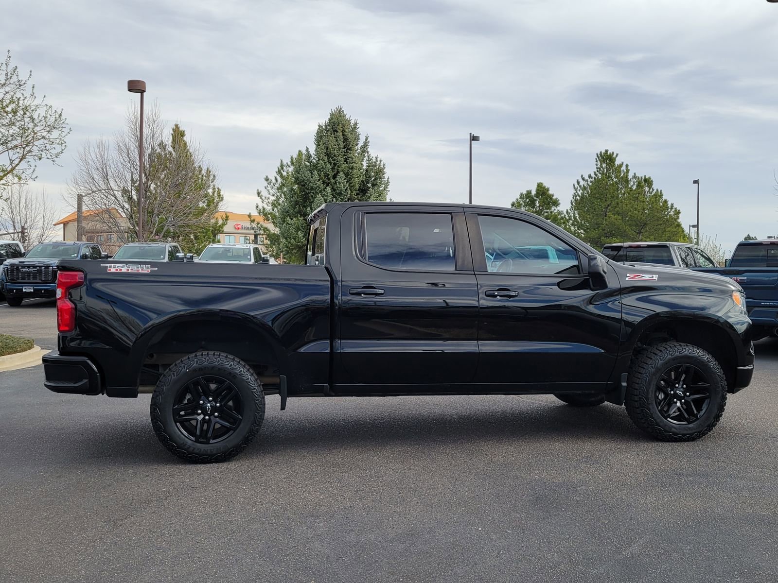 Used 2023 Chevrolet Silverado 1500 LT Trail Boss w/ Convenience Package II image 2