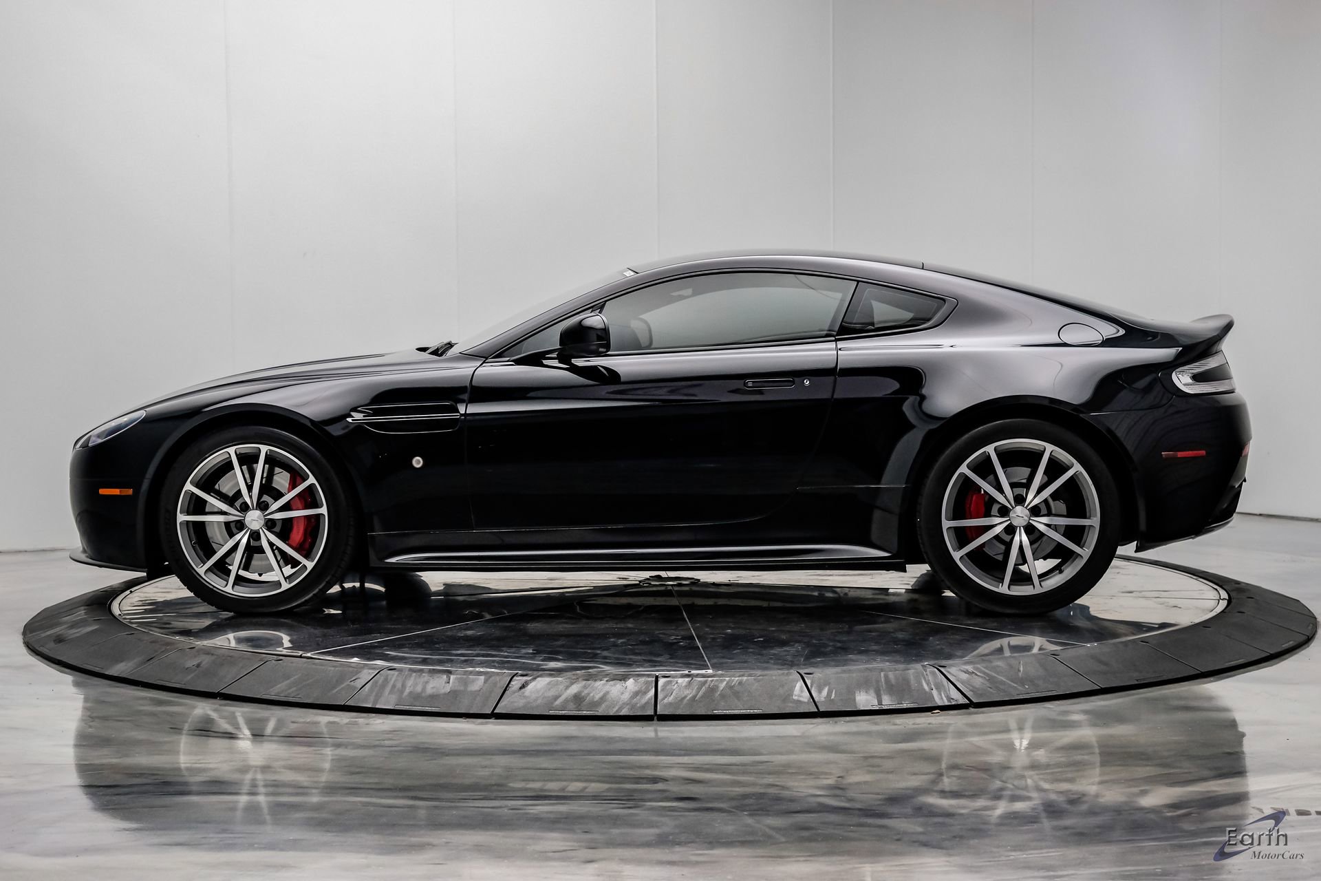 Used 2015 Aston Martin V8 Vantage GT RWD image 8