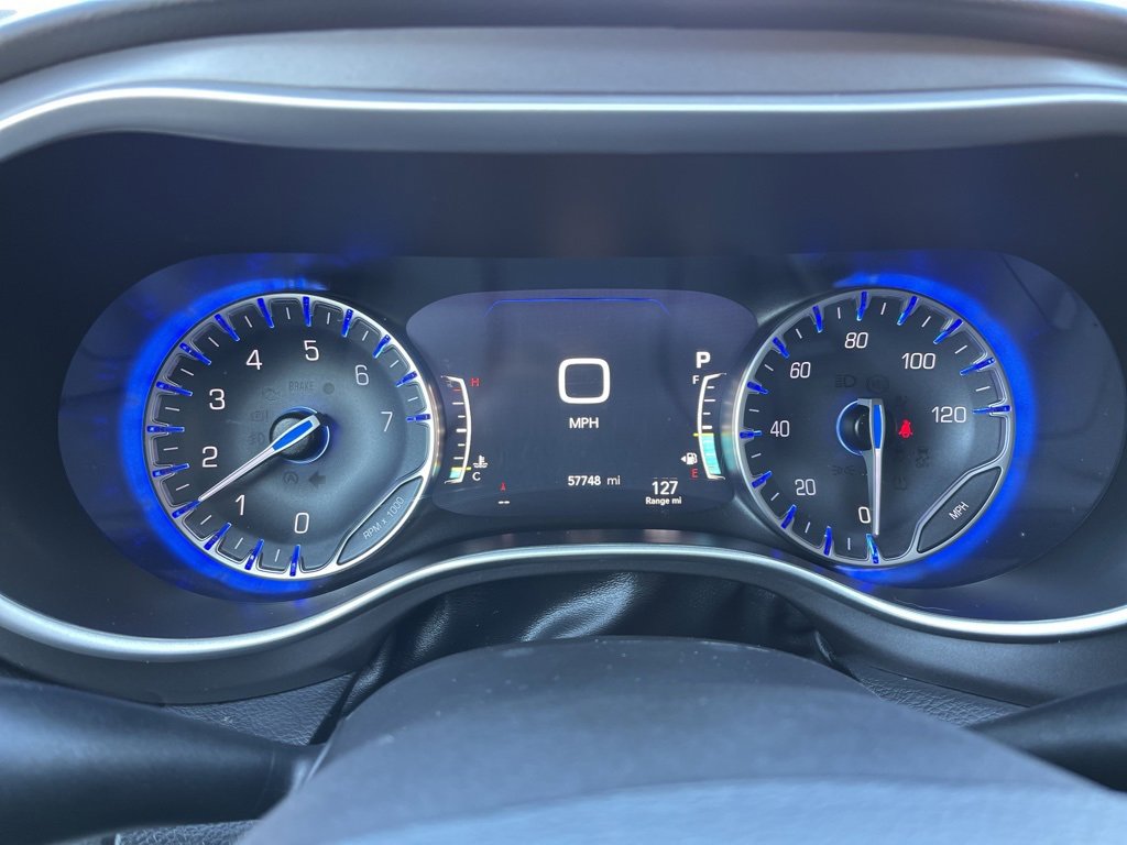 Used 2024 Chrysler Pacifica Touring-L image 9