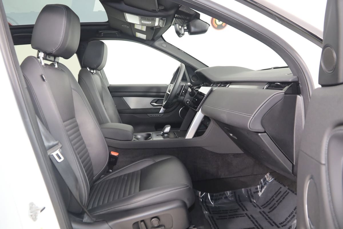 Used 2024 Land Rover Discovery Sport Dynamic SE AWD/4WD image 13