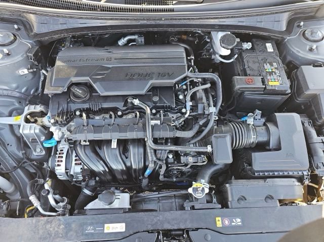 Used 2025 Hyundai Elantra Sport FWD image 20