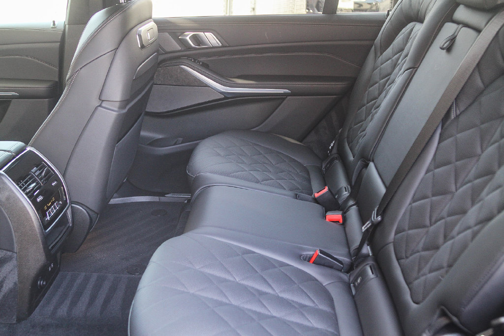 Used 2026 BMW X7 xDrive40i w/ M Sport Package AWD/4WD image 15