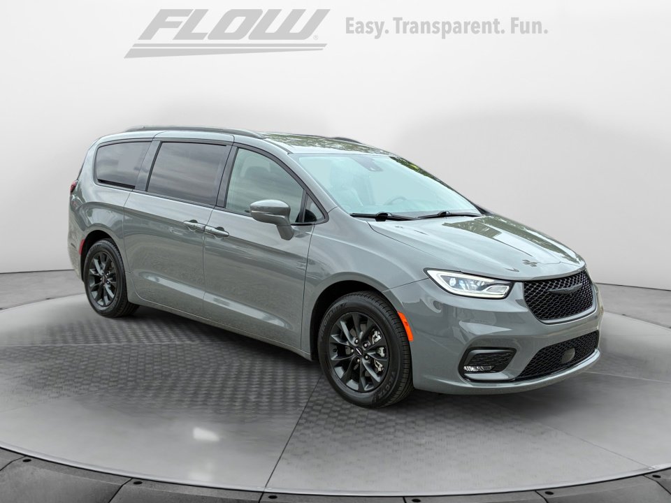 Used 2021 Chrysler Pacifica Touring-L w/ S Appearance Package FWD image 1