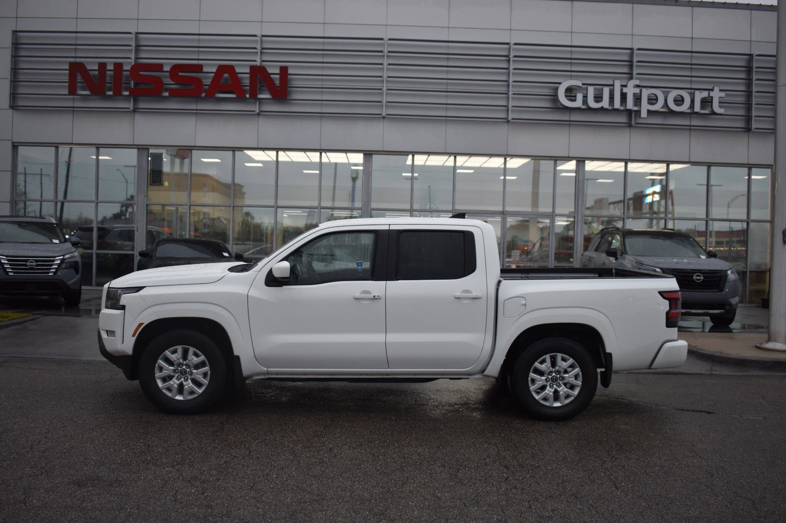 Used 2023 Nissan Frontier SV w/ SV Convenience Package image 3