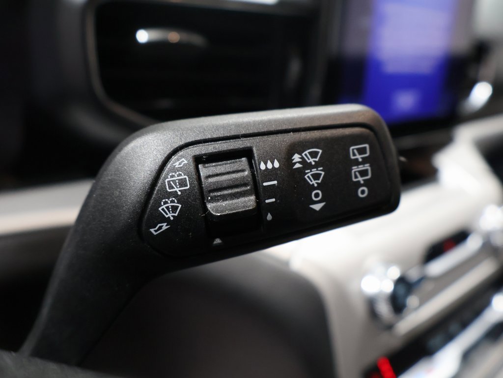 Used 2023 Ford Explorer XLT w/ Equipment Group 202A image 36