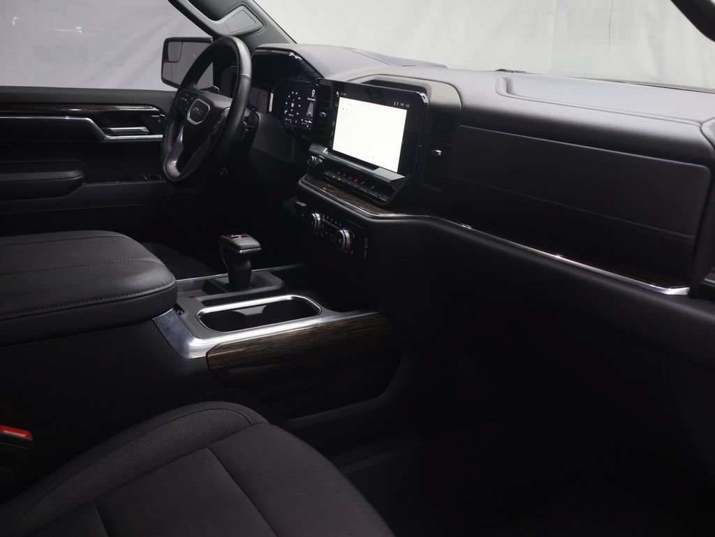 Used 2024 GMC Sierra 1500 Elevation w/ LPO, Elevation Black Package AWD/4WD image 10