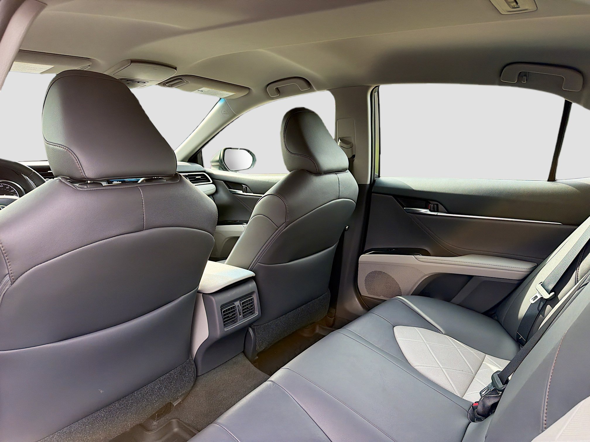 Used 2018 Toyota Camry XLE FWD image 6